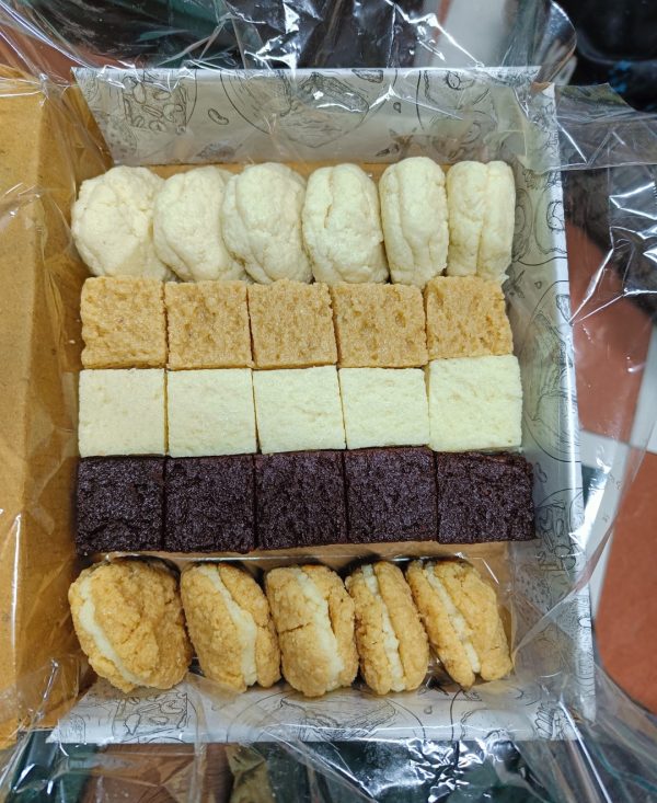 5 Item Chhana Sandesh Combo Box (1 KG) - ৫ আইটেম ছানা সন্দেশ কম্বো বক্স (১ কেজি) - Image 2